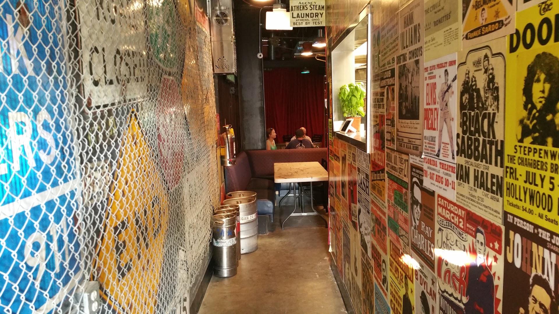 Paulie's Pizza Pub